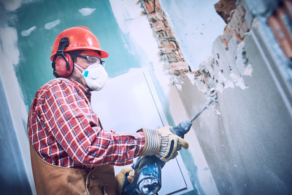 مراحل تخریب ساختمان فرسوده به روش دستی: